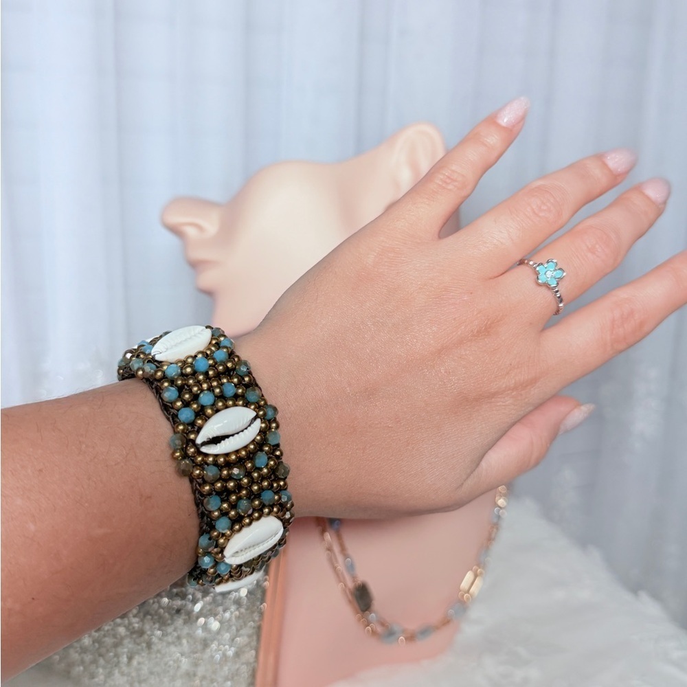 ⚜️ Handcrafted Beaded Bracelet with Shell Accents - Picture 11 of 11
